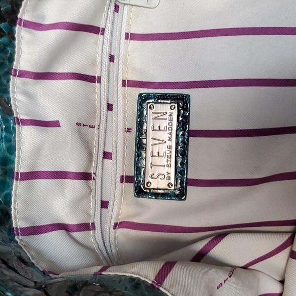 STEVEN  by Steve Madden  EUC Beautiful turquoise snake print bag. - Picture 6 of 8